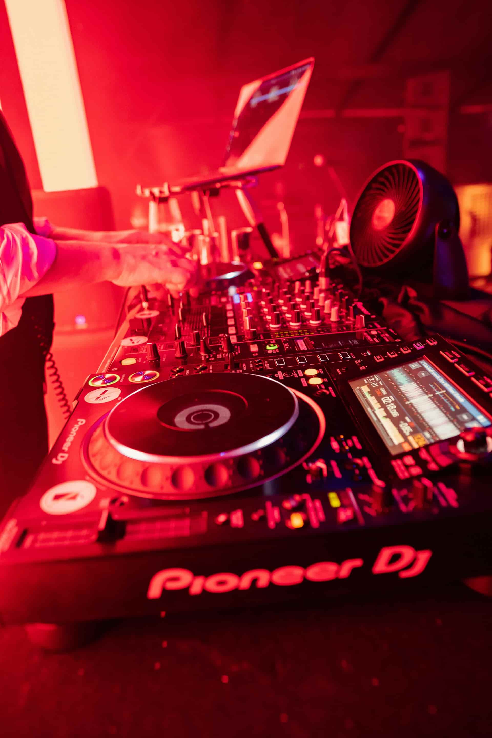 dj